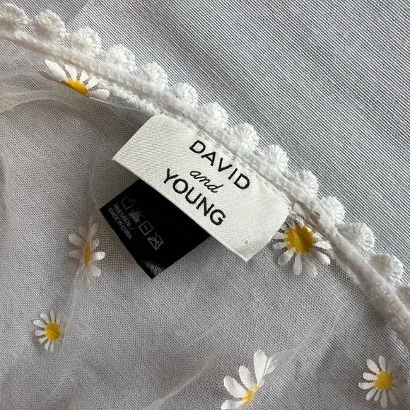 Boho Cottagecore White Kimono with Yellow Daisies - Picture 3 of 5